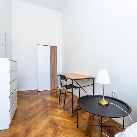 Apartments Safarikova 18 Praga Esterno foto