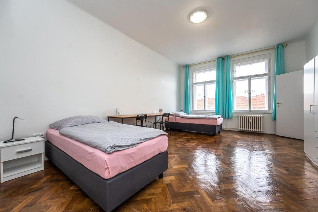 Apartments Safarikova 18 Praga Esterno foto