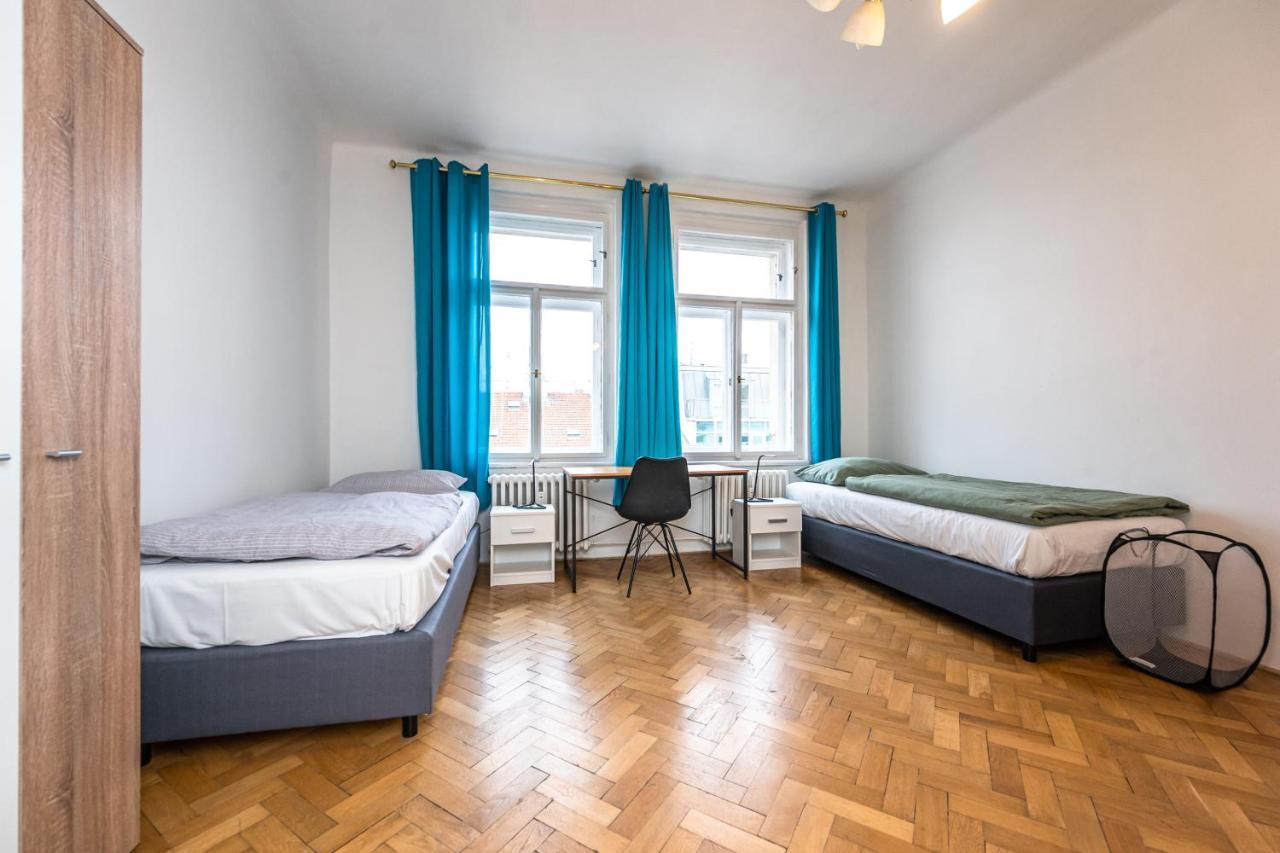 Apartments Safarikova 18 Praga Esterno foto