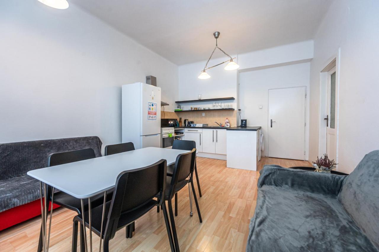 Apartments Safarikova 18 Praga Esterno foto