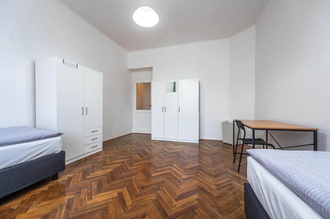 Apartments Safarikova 18 Praga Esterno foto